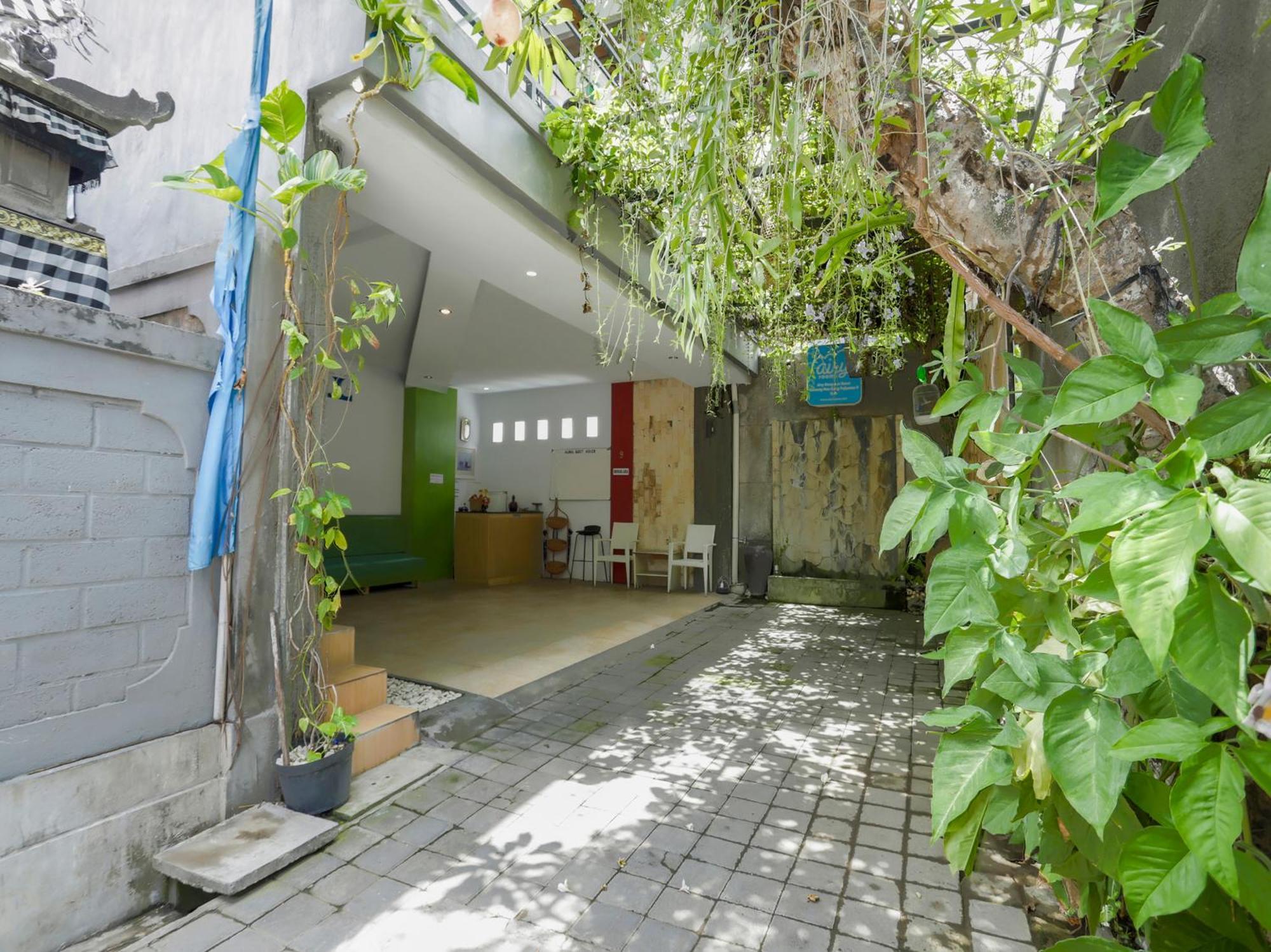 Oyo 3852 Valomia Guest House Denpasar Eksteriør billede
